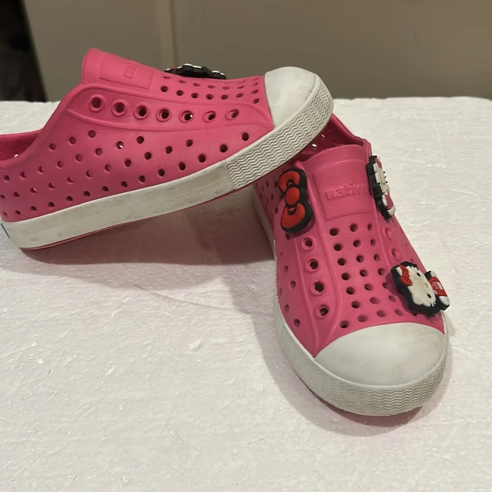 Native Hello Kitty jewels on perforated water shoes size 10 toddler pink white